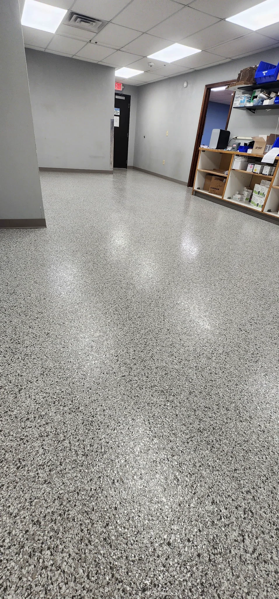 Commercial epoxy flake flooring by Veteran Flooring