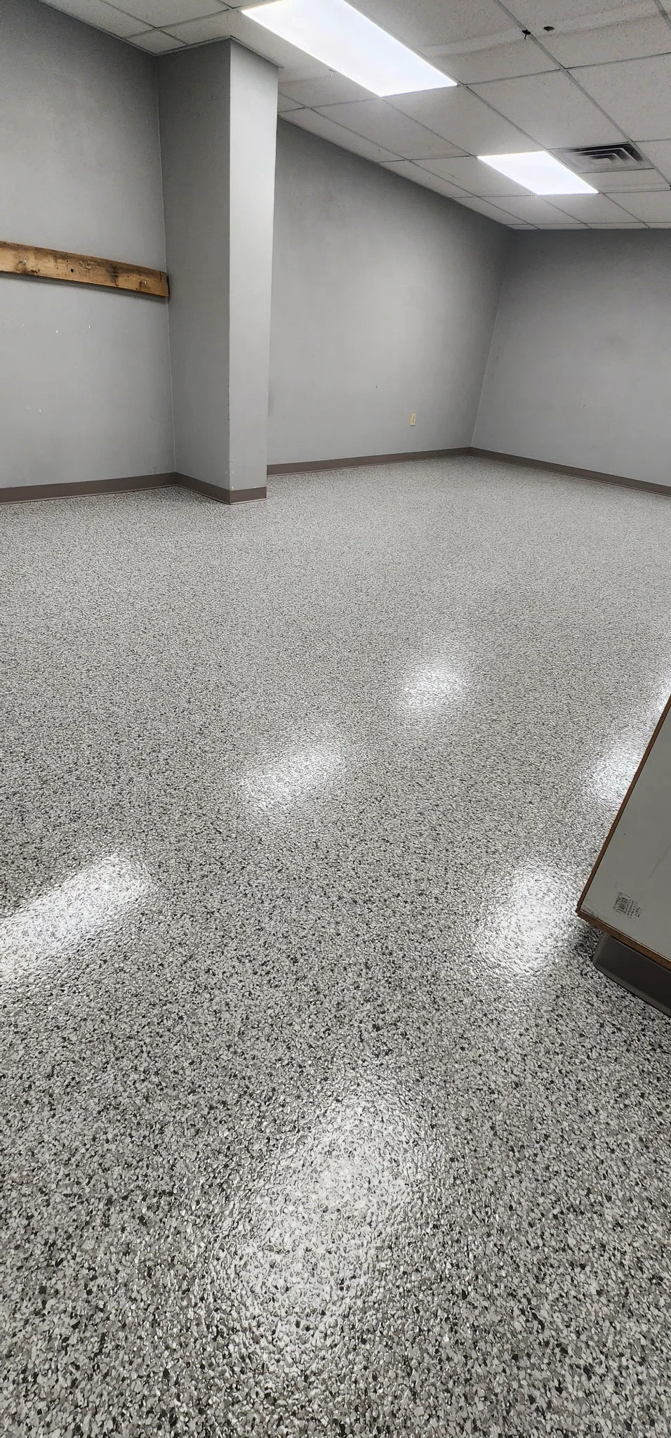 Speckled epoxy flake floor after installation